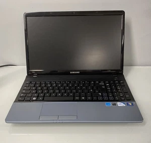 Samsung 3 NP300E5A 6GB 500GB Windows 10 Home Laptop - Works But Missing Parts - Picture 1 of 5