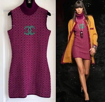 NUEVO CON ETIQUETAS MINI VESTIDO DE CACHEMIR 21K CHANEL BORGOÑA ROSA VERDE TEJIDO LOGOTIPO CC 38 Foto 1 de 4