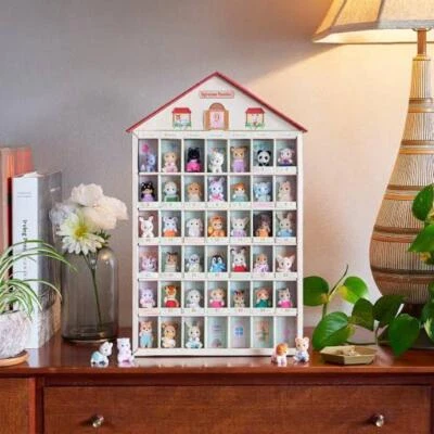 Calendario de exhibición de bebé Calico Critters Sylvanian Families y casa blanca del conejo JP Foto 1 de 4