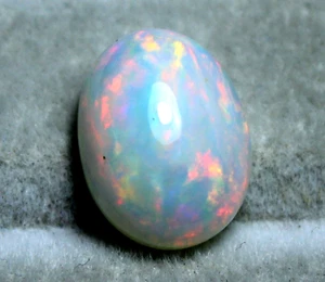 Schön aussehender Natur Edelstein Äthiopischer Feueropal Cabochon ovale Form 3,35 Karat - Bild 1 von 9