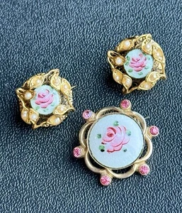 Vintage Coro Hand Painted Rose Guilloche Enamel Rhinestones Brooch Pins Lot.   E - Picture 1 of 12