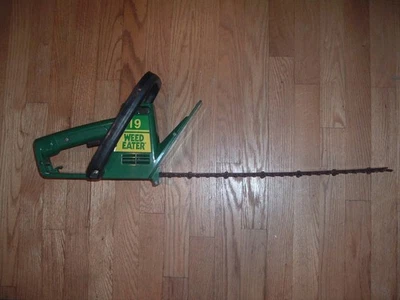 WEEDEATER HEDGE TRIMMER HT 19 Wired plug in electric - Image 1 of 4