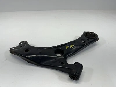Toyota Prius 2016-2022 AWD brazo de control inferior del lado del pasajero delantero derecho OEM Foto 1 de 4