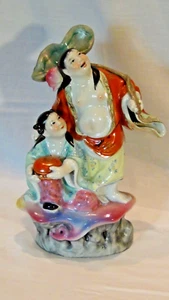 FIGURAS ANTIGUAS DE PORCELANA CHINA PINTADAS A MANO DE NIÑO Y NIÑA, MARCADAS - Imagen 1 de 9