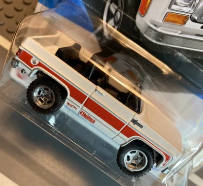Hot Wheels 5/10 '75 Chevy Blazer Custom CUSTOM Super Real Riders Wheel Swap - Image 1 of 4