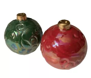 Red & Green Christmas Ball Salt & Pepper Shaker Set Cracker Barrel - Picture 1 of 5