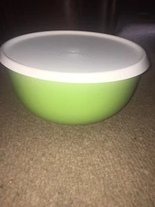 TUPPERWARE Blossom 18 C Mixing Salad Casserole Bowl -Green Bowl White Seal NEW. - Picture 1 of 12