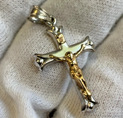 Colgante crucifijo de Michael Anthony de oro y plata de ley de 10 quilates joyería fina de 0,93 g Foto 1 de 4