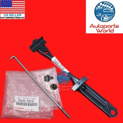 GENUÍNO FABRICANTE DE EQUIPAMENTO ORIGINAL LEXUS 13-18 ES350 BRAÇADEIRA DE RETENÇÃO DE BATERIA COM PARAFUSO E PORCA 74404-33120 - Imagem 1 de 3
