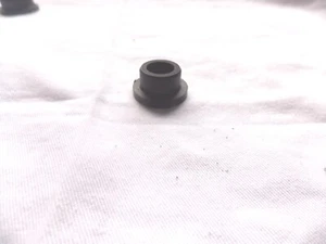 SAAB 900 CLASSIC FUEL TANK BUSH FOR BREATHER PIPE SMALL TURBO GLi GLS - Picture 1 of 3