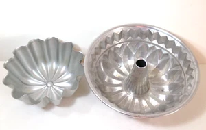 Moldes de gelatina de aluminio vintage de 9" y 7" espejo y tubo estriado estilo Bundt EE. UU. - Imagen 1 de 12