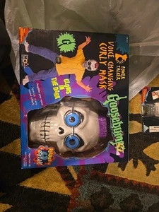 Máscara rizada vintage 1996 Goosebumps Voice Changing Brilla en la oscuridad nueva en caja como nueva - Imagen 1 de 5