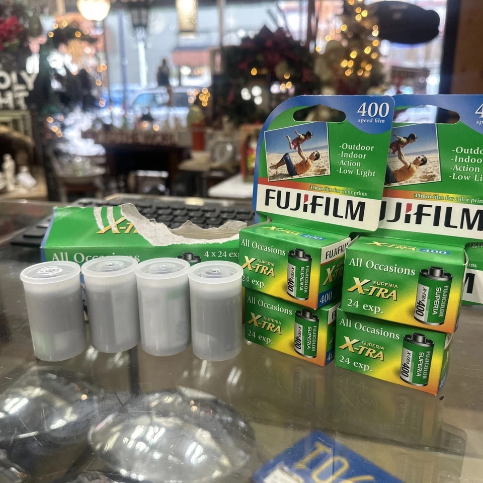 FujiFilm 400 Speed 24 Exposure Superia X-tra Lot Of 8 Rolls Expired - Image 1 of 1