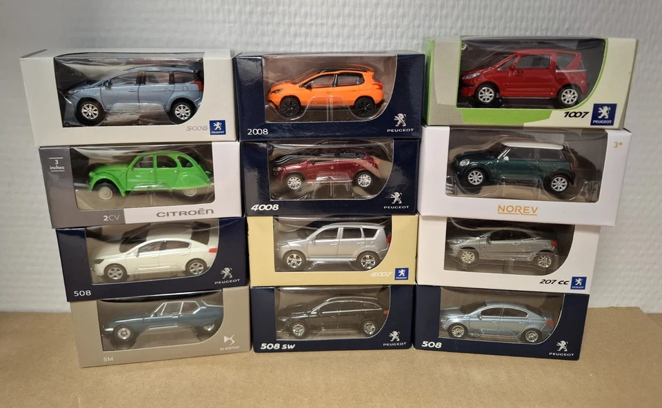 Lotto di 12 Citroën, Peugeot, Mini 1/64 Norev scatola di cartone nuova - Immagine 1 di 1