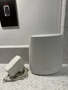 Netgear Orbi RBS20 AC2200 WiFi Satellite Add-On - Picture 1 of 9