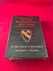 2005 General HAL MOORE SIGNED #ED Leather LTD "WE WERE SOLDIERS" VIETNAM WAR - Picture 1 of 4