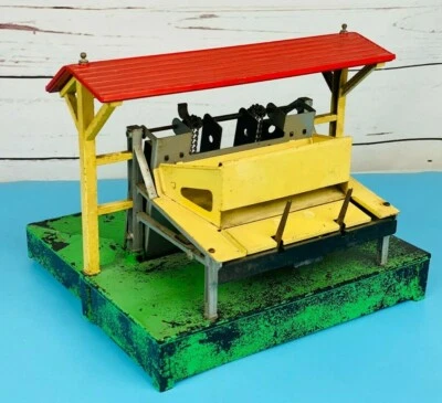 Lionel 164 O Scale Operating Log Loader Lumber Shed Vintage Has Motor No Control - Image 1 of 4