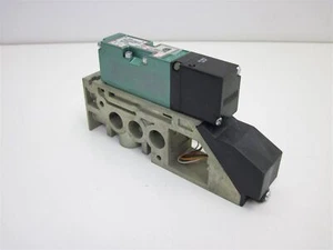 Numatics 061BA415M Solenoid-Pilot Actuated Valve, 24VDC 2.5W w/ Plug-In Manifold - Bild 1 von 6