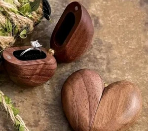 Holz Ringbox Massive Walnuss Ringschatulle Ringkästchen Verlobung Ringkasten - Bild 1 von 19