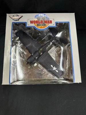 Avión de guerra fundido a presión Air Signature Legends - F6F-5N Night Hellcat escala 1:48 Foto 1 de 4