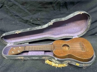 Martin Ukulele Vintage 1920’s, Style 2  Soprano Mahogany with Original Case - Image 1 of 4