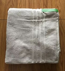 Kate Spade Cotton Light Grey Bath Towel (30" x 56") NWT - Picture 1 of 3