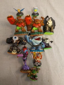 Lote de 9 figuras Skylanders y 2 escudos probados funcionando - Imagen 1 de 1