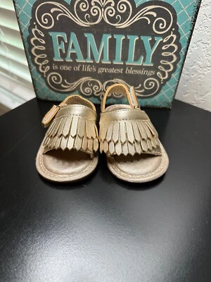 女宝宝金色条纹凉鞋 4 码 — 第 1/4 张图片