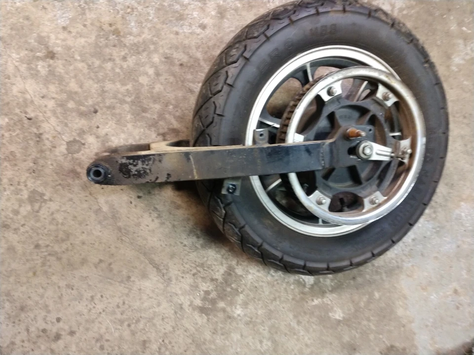 85-90 川崎 454 LTD EN450A 原始设备制造商后轮 RIM 摇臂 41073-1303-21 — 第 1/4 张图片