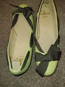 J. Shoes Green All Leather And Ribbon Size UK5 Flats - Picture 1 of 5