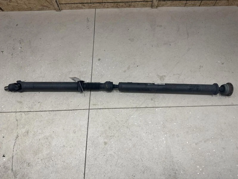 2017-2019 Nissan Titan Rear Drive Shaft Assembly OEM Foto 1 de 2