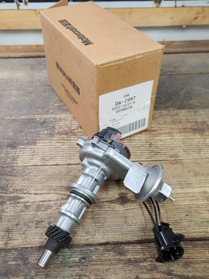 NEW 1974-85 Ford trucks Vans 300 4.9 I6 Motorcraft distributor single vacuum - Image 1 of 4