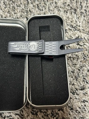 SCOTTY CAMERON JOHNNY RACER Pivot Tool - Scotty’s Speed Shop Grey Divot Tool - - Image 1 of 3