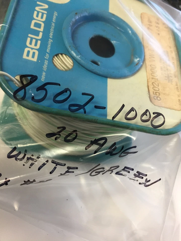 8502 BELDEN 1000 FT 20 AWG Cable de Conexión 7/28 Blanco/VERDE 600V NUEVO Foto 1 de 1