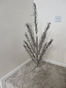 Vintage Aluminum Silver Christmas Tree - 4 FT. - 13 branches - Picture 1 of 11