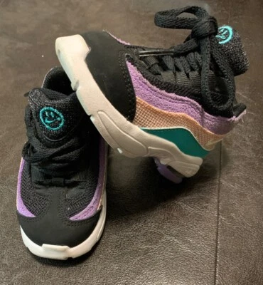 GAROTA INFANTIL: Nike Air Max 95, Hyper Jade - Tamanho 4C CI5648-001 - Imagem 1 de 4