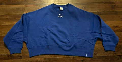 NEW Nike Women’s USA Soccer Fleece Crewneck Sweatshirt States Large L DN1138 Cover