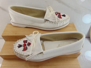 Minnetonka 174 Beaded Thunderbird HARDSOLE Moccasin Loafer White SIZE 7 1/2 M - Picture 1 of 6