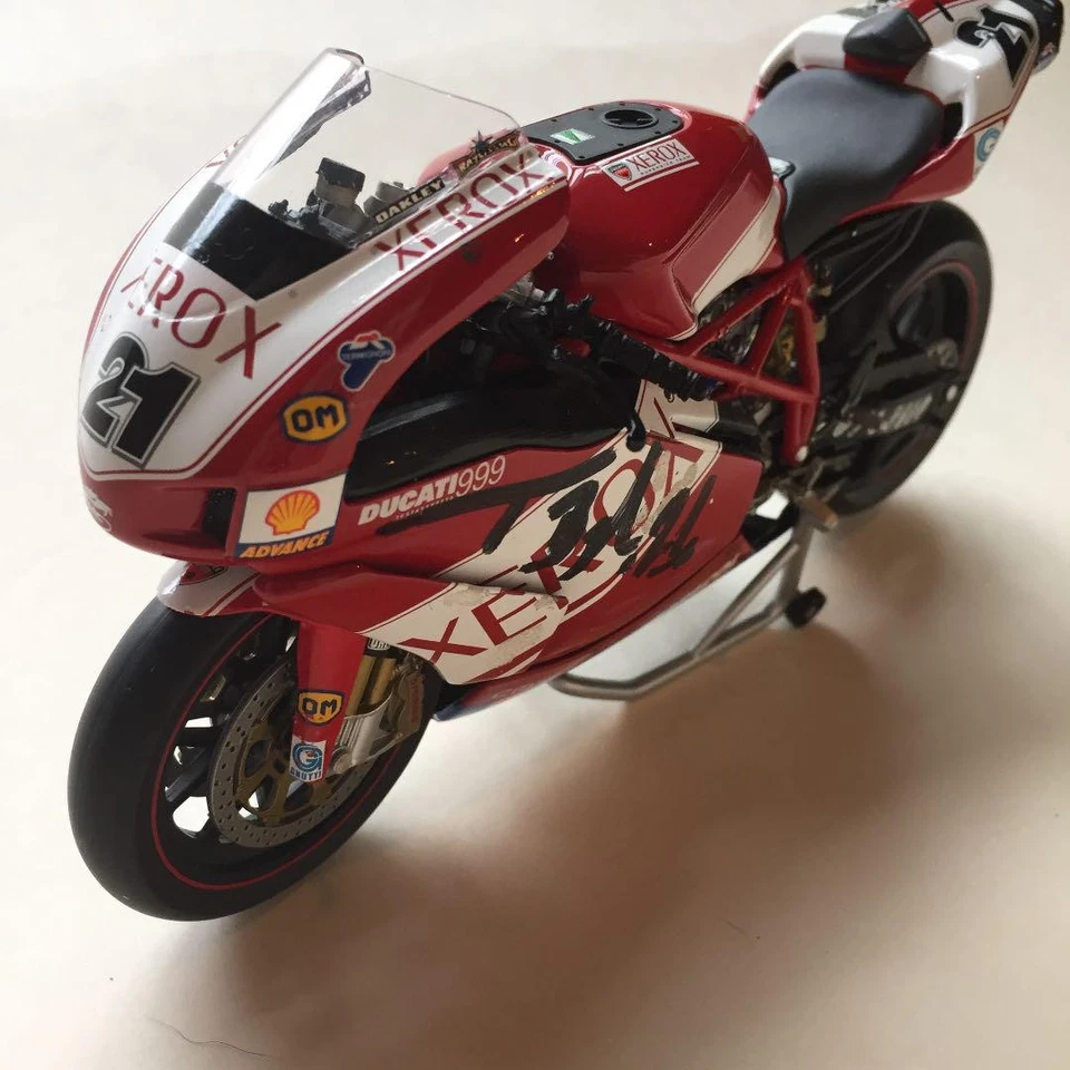 Ducati 999 F07 WSB Troy Bayliss Modelo Autografiado 1/12 Foto 1 de 4