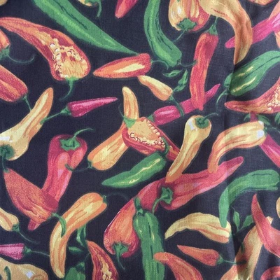 Tela de algodón de poliéster de 2 yardas con estampado de chiles y pimientos fondo negro Foto 1 de 4