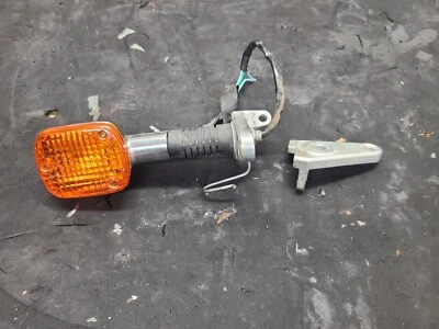 1984 Honda Magna VF700 VF 700 Sinal de seta dianteiro direito e suporte dianteiro esquerdo - Imagem 1 de 4