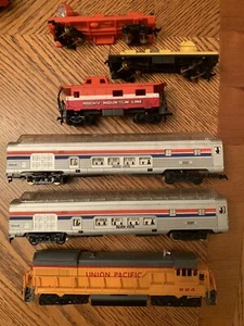 h/o Konvolut 6 Union Pacific Motor, Amtrack Passagiere, 3 Begleitwagen (siehe Fotos) - Bild 1 von 7
