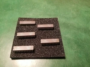 5962-8867004LA/C Atmel Cerdip Ic Mil Spec NOS 5 pezzi - Foto 1 di 5