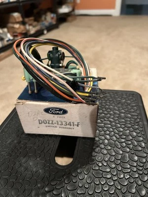 Interruptor de señal de giro D0ZZ-13341-F D0AA-13B302-T Ford Mustang 1970 nuevo de Lote Antiguo Foto 1 de 4