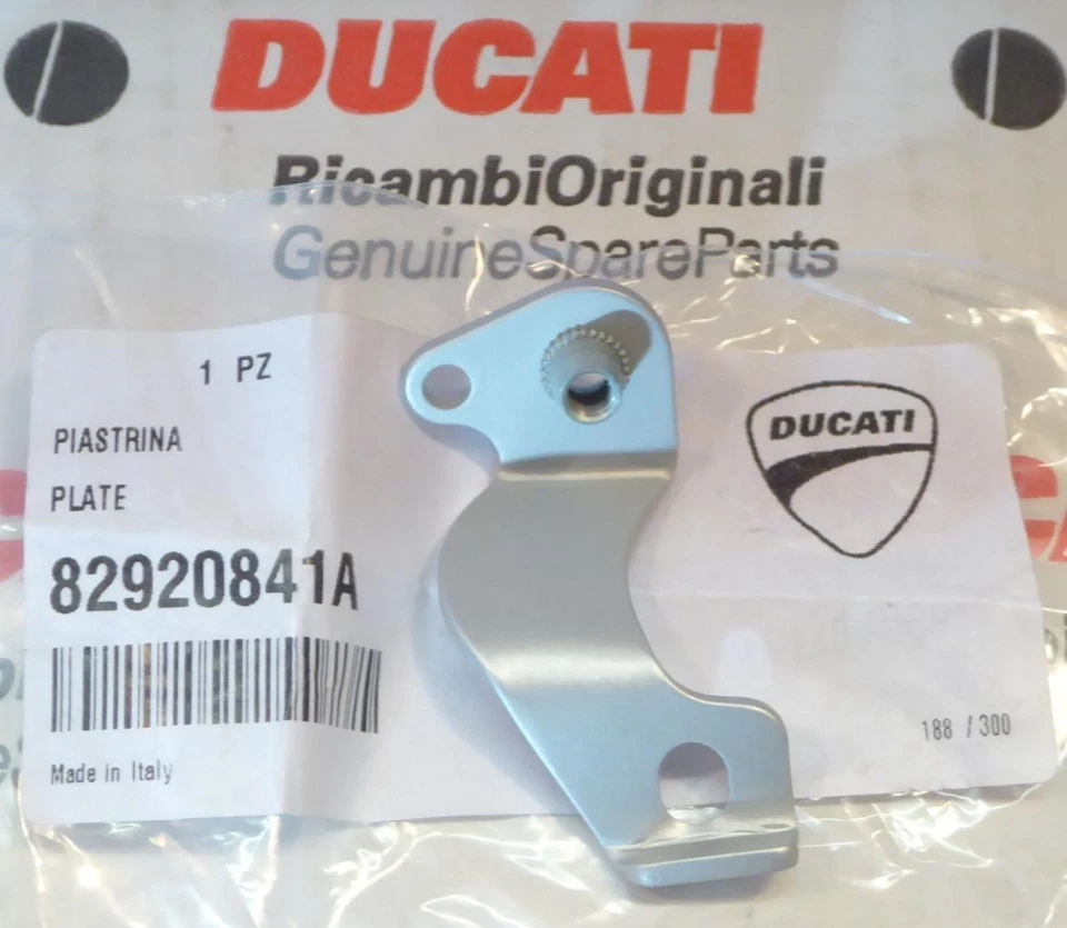 1994-1999 Ducati 748 916 SPS front brake master reservoir bracket 82920841A - T — 第 1/1 张图片