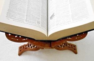 CARVED, WOODEN BOOK STAND, 8" X 7.5" CRADLE AND FOOT, 8" X 15" WHEN FOLDED - Imagen 1 de 5