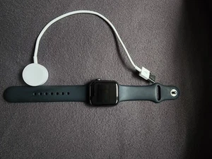 Apple Watch SE First Generation - Photo 1 sur 5