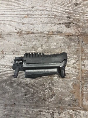 2004 04 99-07 Suzuki GSX1300R Hayabusa reposapiés delantero derecho trasero reposapiés Foto 1 de 4