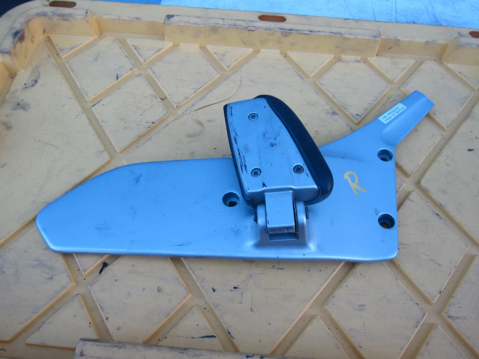 2000 BMW K1200LT OEM TRASEIRO PASSAGEIRO PÉ PEG - Imagem 1 de 4