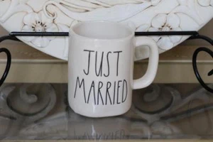 RAE DUNN ARTISAN COLLECTION BY MAGENTA "JUST MARRIED" COFFEE TEA MUG - NEW - Imagen 1 de 1